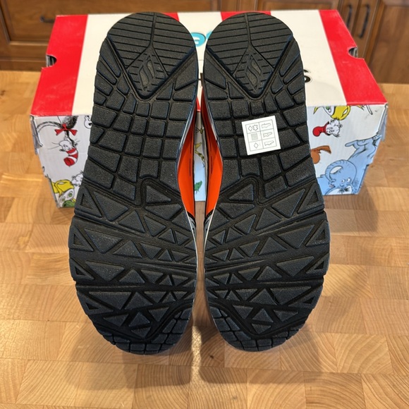 Skechers, Dr. Seuss, Women’s 7.5, New in Box - Picture 12 of 12